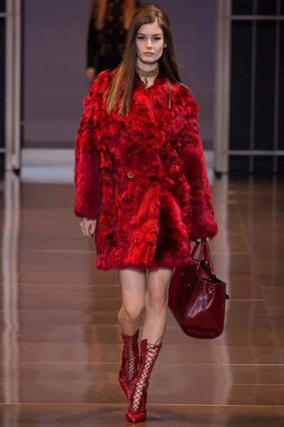 Look 17